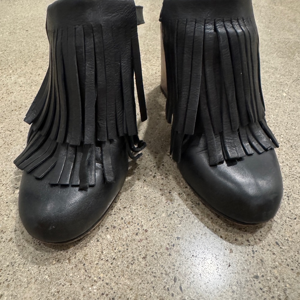 Ouigal Leather Fringe Mules